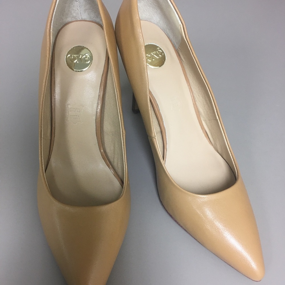 New Vero Cuoio Tan Leather pumps (size 10)
